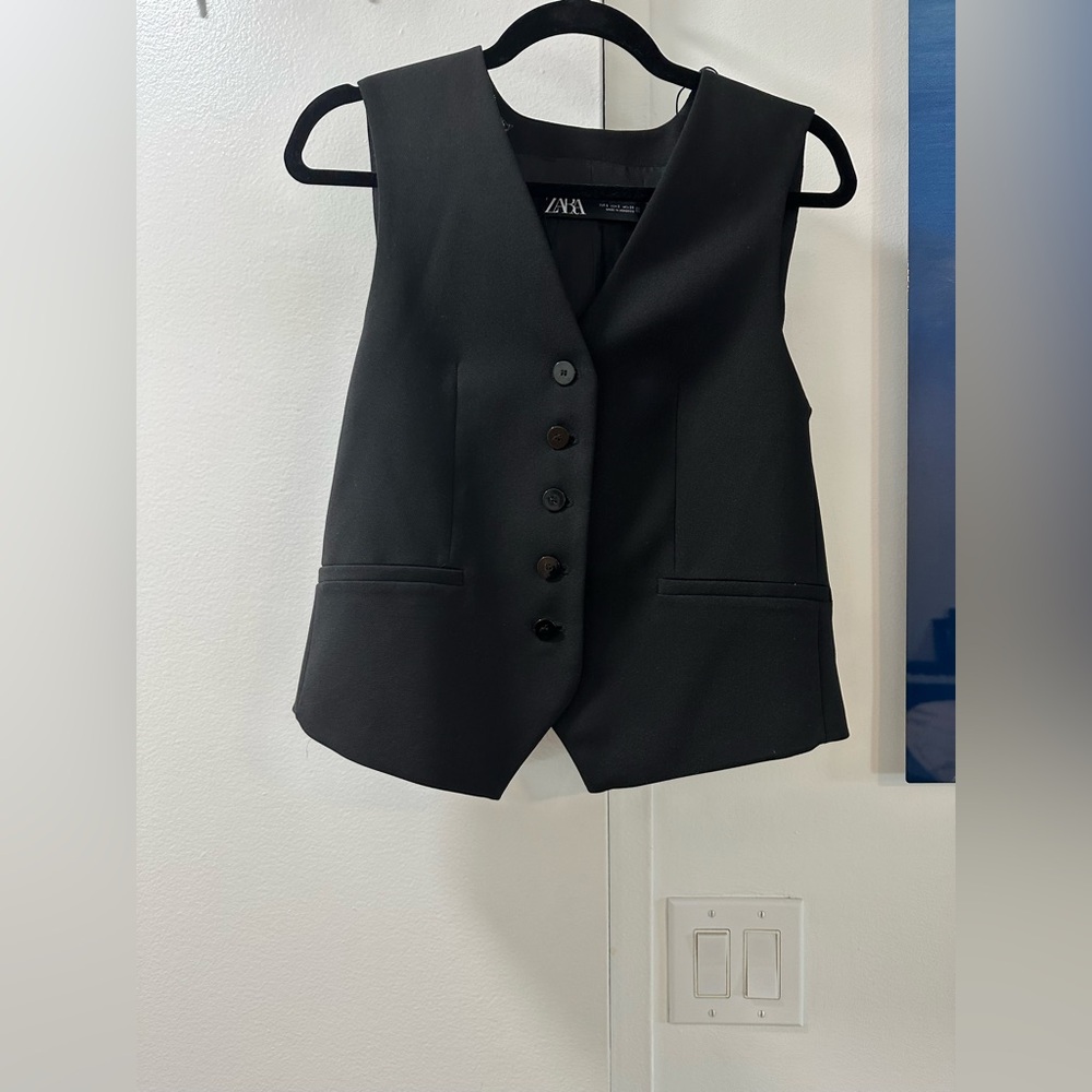 Zara Black Buttoned Vest